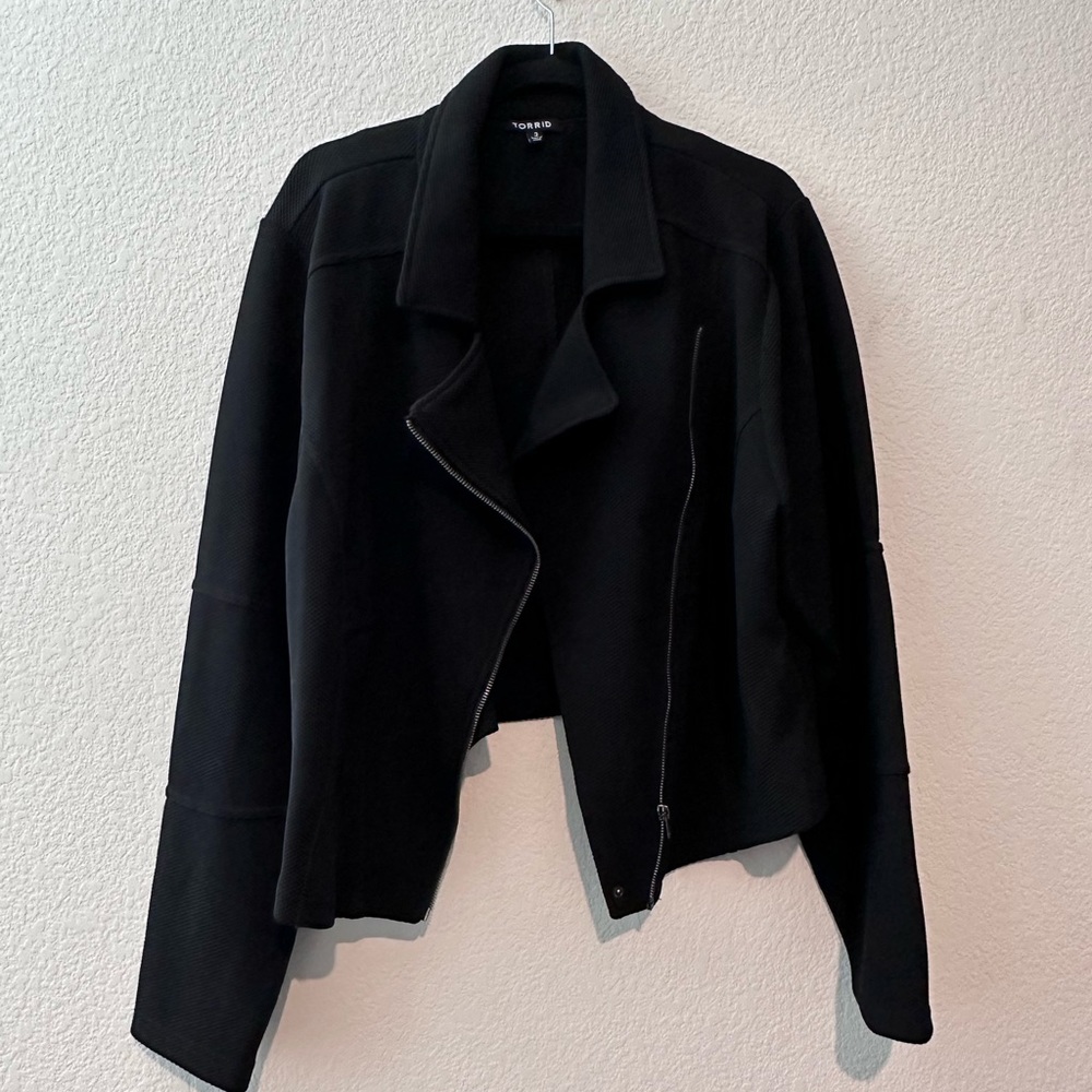 Torrid black cropped blazer
